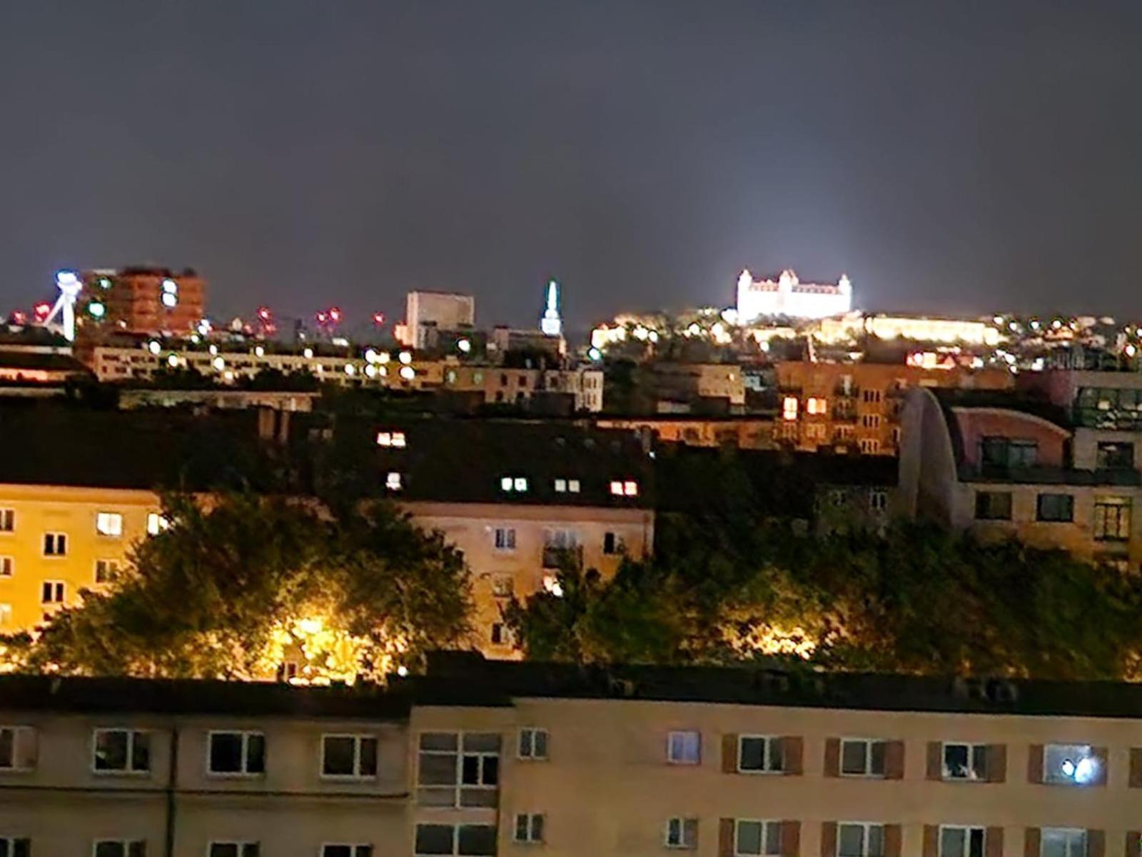 2 Izbovy S Vyhladom Na Bratislavsky Hrad Apartmán *